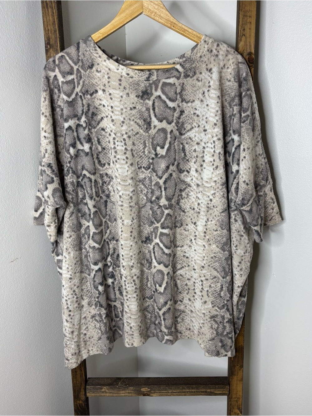 Cherish Neutral Snake Print Short Sleeve Top Size S